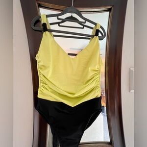 Miraclesuit Trimshaper ColorBlock Ruched 1 Piece SwimSuit kiwi Green and Blk 16